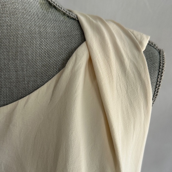 Narciso Rodriguez Cream Sleeveless Keyhole Camisole - Picture 3 of 12